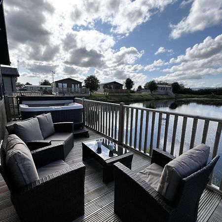 Diddly Squat Lodge With Hot Tub, Pendle View Holiday Park Clitheroe Eksteriør billede