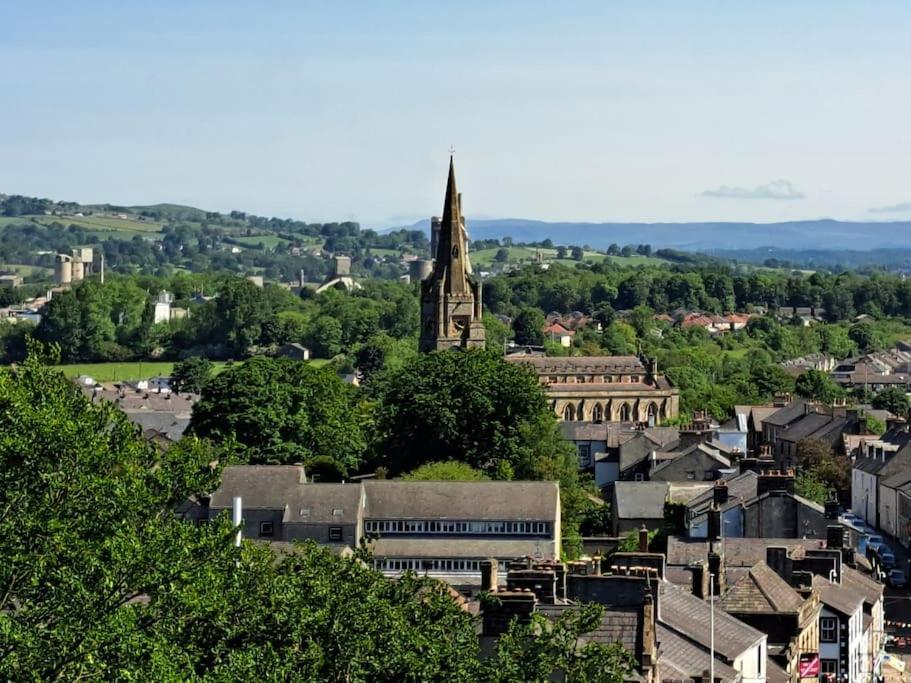 Diddly Squat Lodge With Hot Tub, Pendle View Holiday Park Clitheroe Eksteriør billede