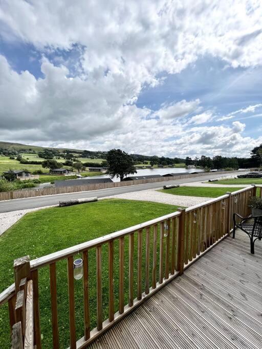 Diddly Squat Lodge With Hot Tub, Pendle View Holiday Park Clitheroe Eksteriør billede
