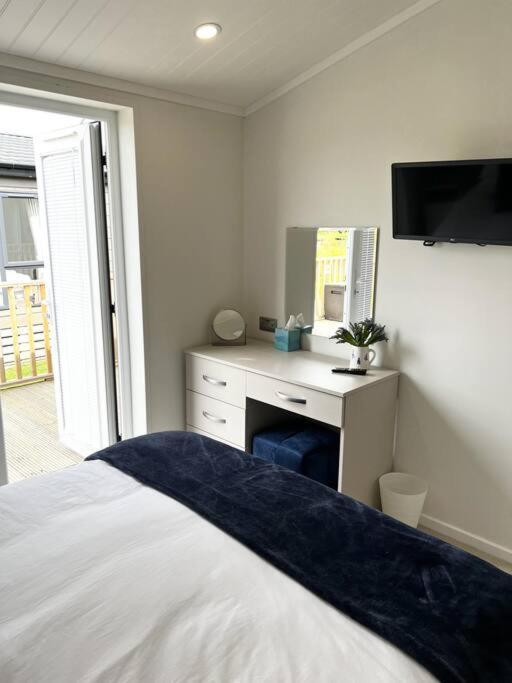 Diddly Squat Lodge With Hot Tub, Pendle View Holiday Park Clitheroe Eksteriør billede