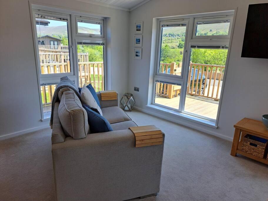 Diddly Squat Lodge With Hot Tub, Pendle View Holiday Park Clitheroe Eksteriør billede